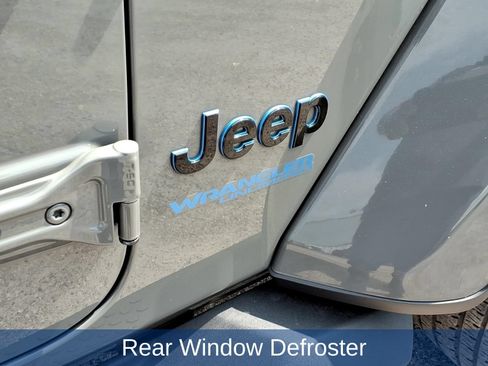 Used 2022 Jeep Wrangler Unlimited Sahara AWD/4WD image 11