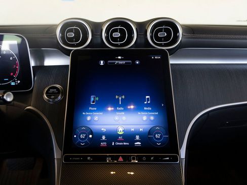 Used 2024 Mercedes-Benz GLC 300 image 17