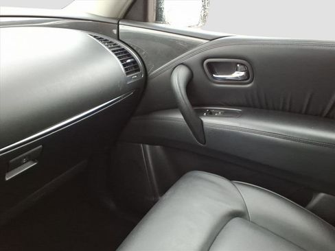 Used 2024 Nissan Armada SV image 25