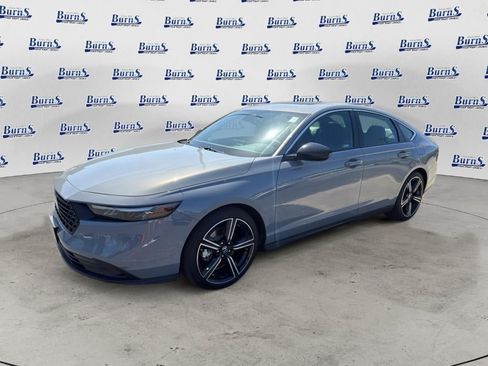 Used 2025 Honda Accord Sport image 3