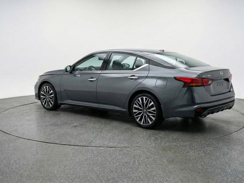 Used 2025 Nissan Altima 2.5 SV FWD image 6