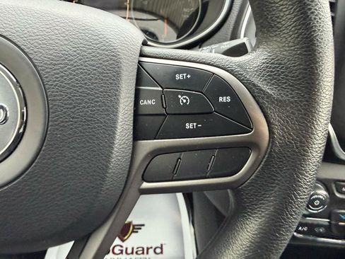 Used 2019 Jeep Cherokee Latitude w/ Popular Appearance Group image 15