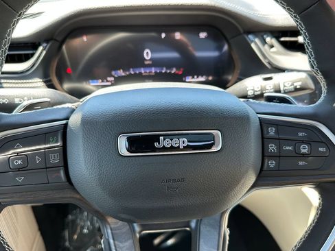 New 2026 Jeep Grand Cherokee L Limited w/ Luxury Tech Group II AWD/4WD image 25