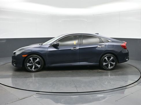 Used 2018 Honda Civic Touring image 4