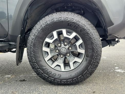 Used 2023 Toyota Tacoma TRD Off-Road AWD/4WD image 5