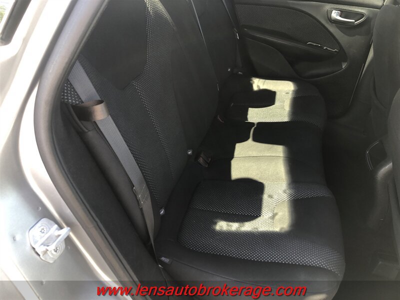Used 2015 Dodge Dart SE w/ Convenience Group FWD image 19
