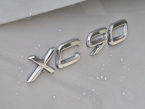 Used 2023 Volvo XC90 T8 Ultimate w/ Lounge Package image 21