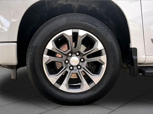 Used 2023 Chevrolet Silverado 1500 High Country w/ Technology Package RWD image 10