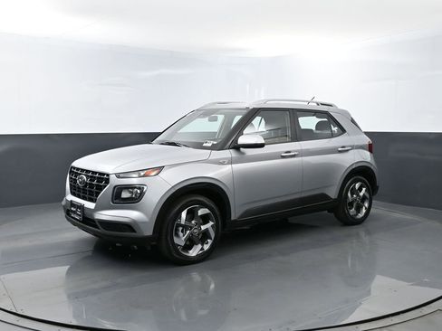 Used 2025 Hyundai Venue SEL FWD image 1