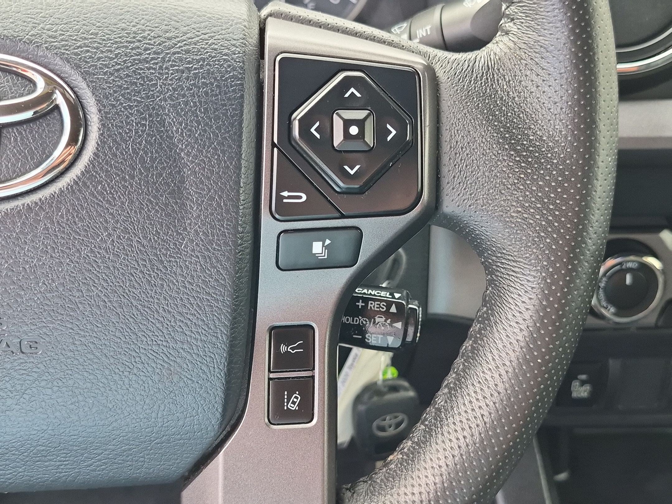 Used 2020 Toyota Tacoma TRD Off-Road w/ Technology Package AWD/4WD image 20