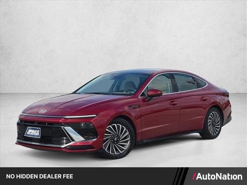 Used 2025 Hyundai Sonata Limited FWD image 1