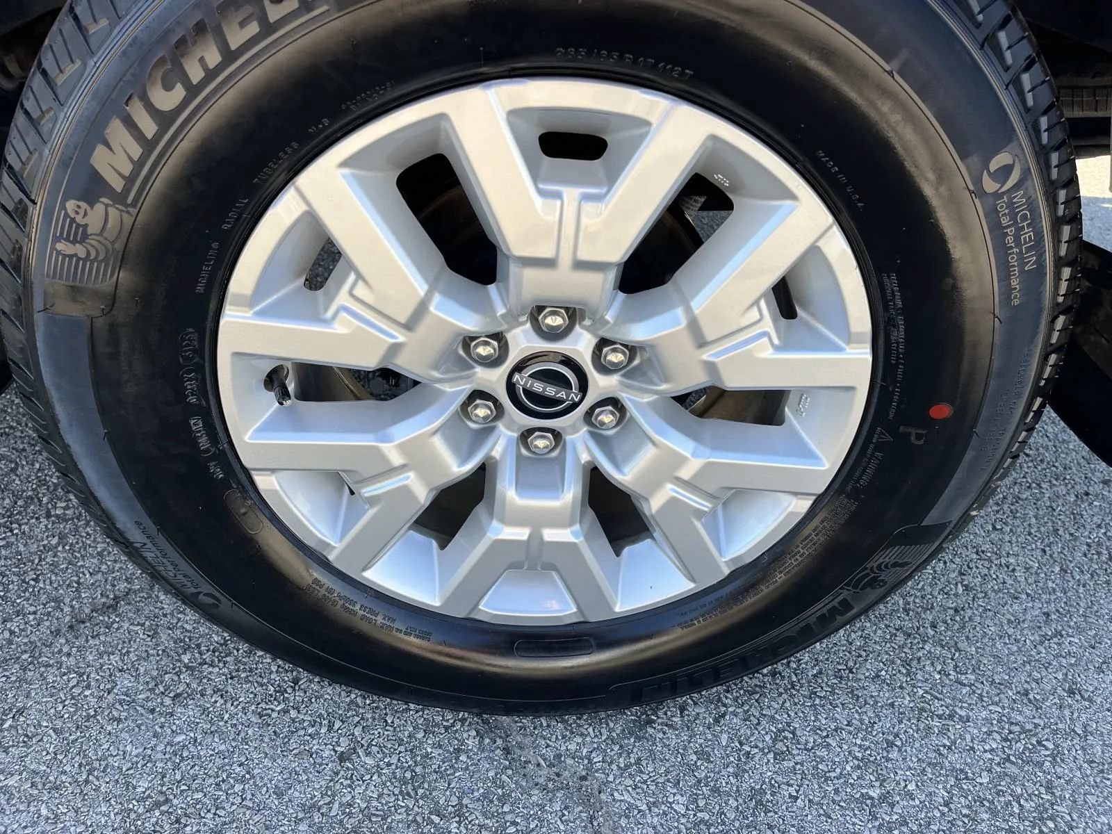 Used 2024 Nissan Frontier SV RWD image 11