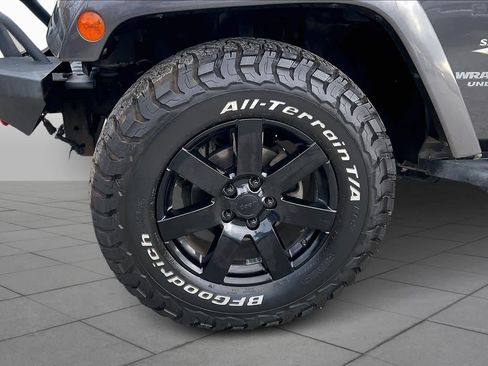 Used 2014 Jeep Wrangler Unlimited Sahara w/ Connectivity Group image 11