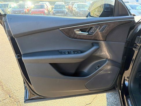 Used 2019 Audi Q8 Premium w/ Convenience Package image 10