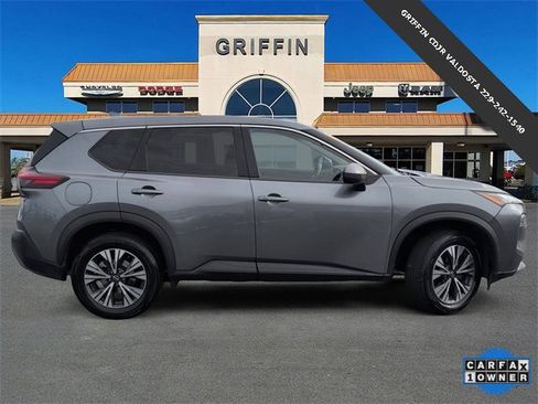 Used 2023 Nissan Rogue SV image 3