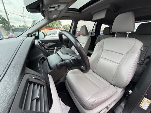 Used 2020 Honda Pilot Touring image 10