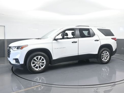 Used 2018 Chevrolet Traverse LT image 2