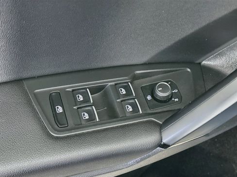 Used 2019 Volkswagen Tiguan S AWD/4WD image 15
