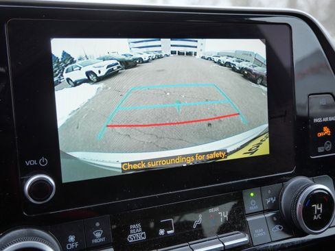 Certified 2024 Toyota Highlander LE image 31