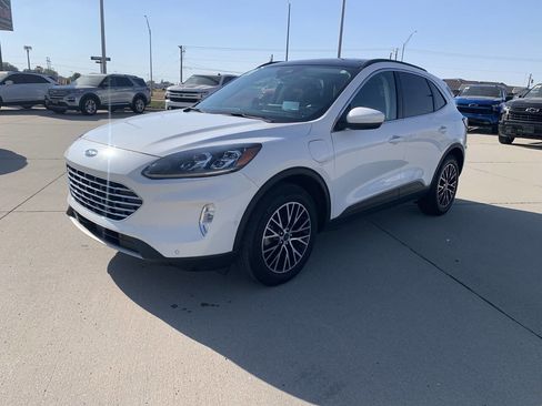 Used 2021 Ford Escape Titanium w/ Titanium Premium Package image 19