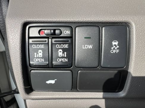 Used 2016 Honda Odyssey EX-L image 11