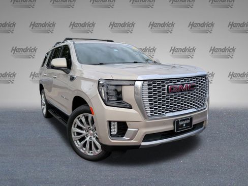 Used 2024 GMC Yukon Denali w/ Advanced Technology Package image 2