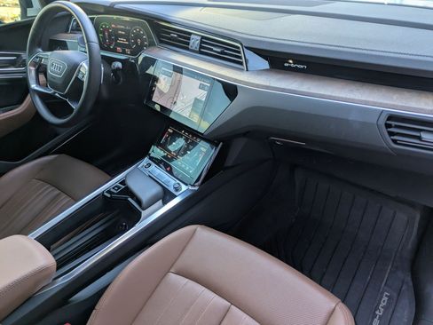 Certified 2023 Audi e-tron Premium Plus w/ Premium Plus Package image 29