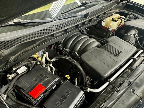 Used 2021 Chevrolet Tahoe Premier w/ Premium Package image 27