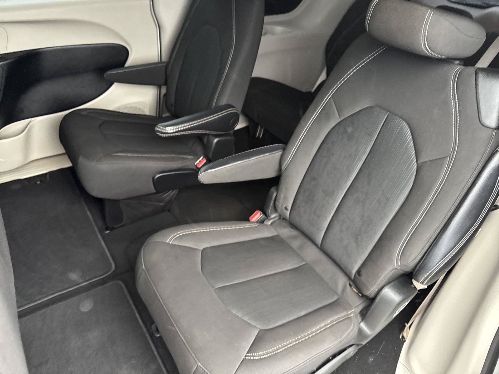 Used 2022 Chrysler Voyager LX FWD image 31