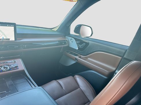 Used 2024 Lincoln Aviator Reserve w/ Equipment Group 201A image 24