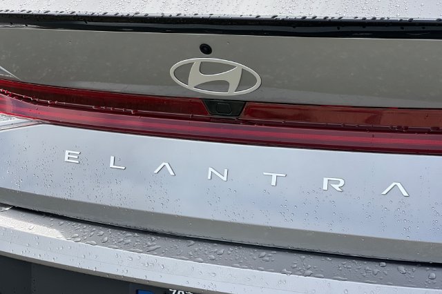 Certified 2025 Hyundai Elantra SEL FWD image 34