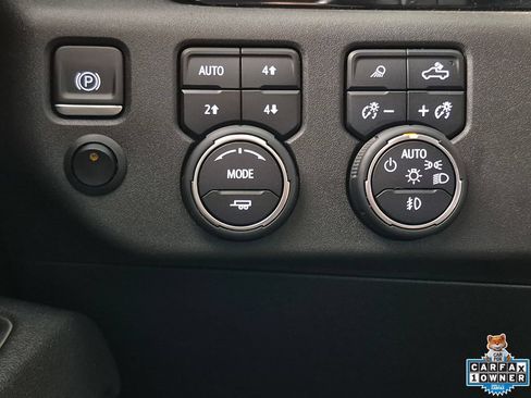Used 2022 Chevrolet Silverado 1500 LTZ w/ LTZ Convenience Package II AWD/4WD image 18