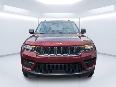 Used 2023 Jeep Grand Cherokee Laredo RWD image 8