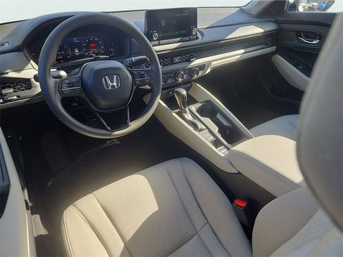 Used 2025 Honda Accord SE image 28
