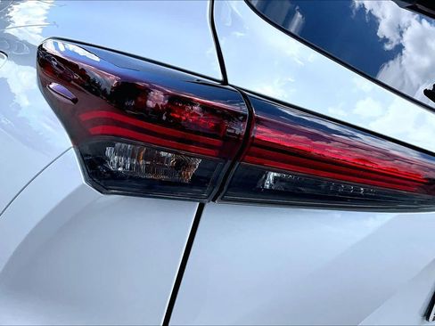 Used 2025 Toyota Highlander Limited AWD/4WD image 29