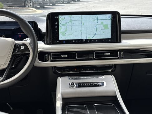 Used 2025 Lincoln Aviator Reserve AWD/4WD image 30