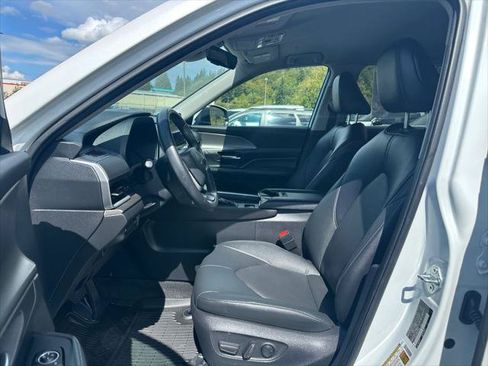 Certified 2024 Toyota Grand Highlander AWD image 14