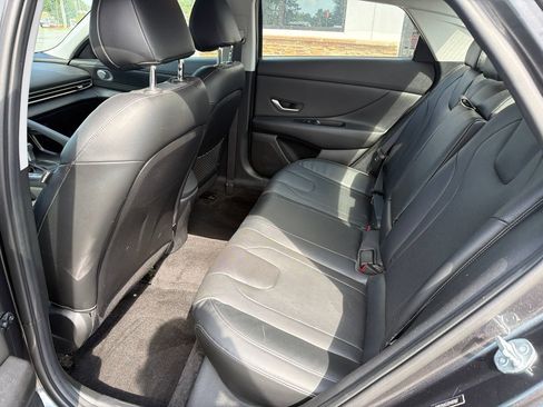 Used 2023 Hyundai Elantra Limited FWD image 6