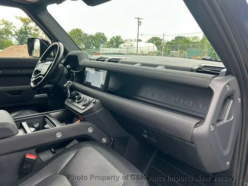Used 2023 Land Rover Defender 110 X-Dynamic SE AWD/4WD image 32