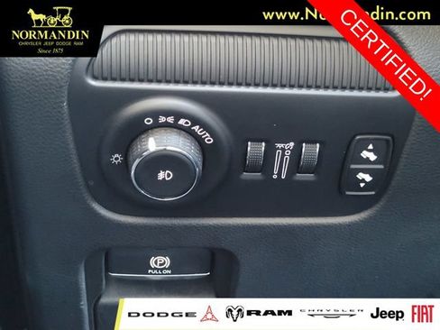 Certified 2024 Jeep Wagoneer Series II w/ Flexible Seating Group RWD image 13