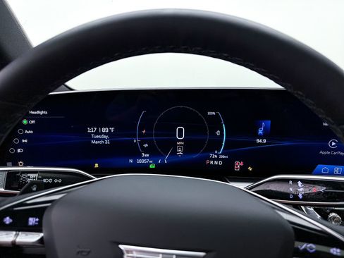 Used 2025 Cadillac Lyriq Sport image 34