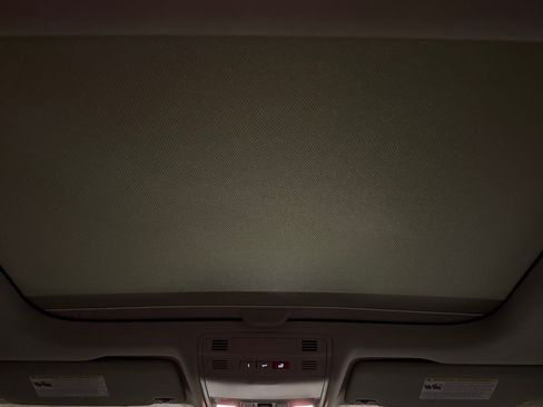 Used 2025 Volkswagen Jetta SE w/ Sunroof Package FWD image 18