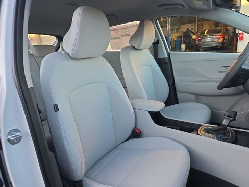 New 2026 Hyundai Kona SE image 18