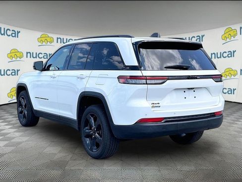 Used 2023 Jeep Grand Cherokee Altitude AWD/4WD image 4