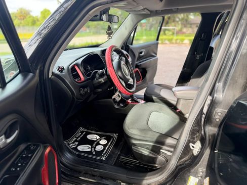 Used 2016 Jeep Renegade Trailhawk AWD/4WD image 7