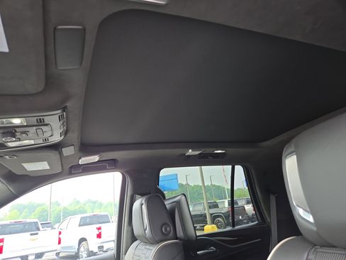 Used 2022 Cadillac Escalade Sport Platinum AWD/4WD image 19