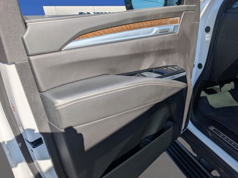 Used 2025 Cadillac Escalade Sport Platinum w/ LPO, ONYX Package AWD/4WD image 16