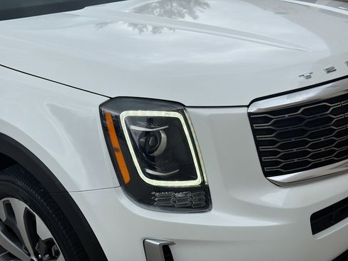 Used 2020 Kia Telluride S FWD image 32