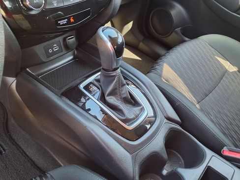 Used 2020 Nissan Rogue S FWD image 22