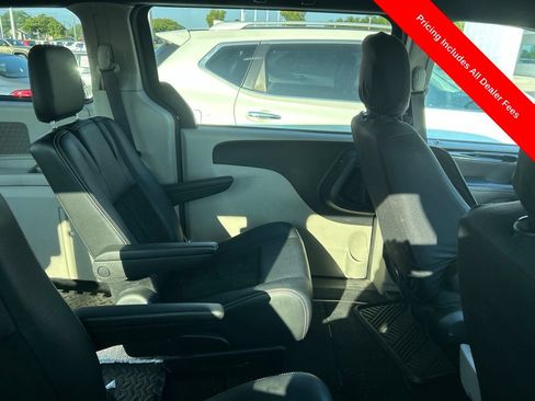 Used 2019 Dodge Grand Caravan SXT FWD image 4